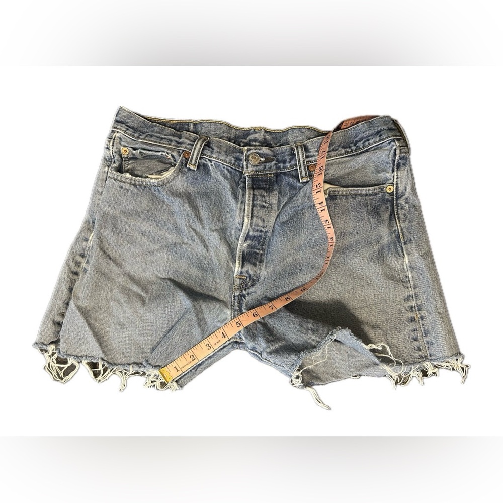 Levi’s 501 Button Fly Cut Off Shorts. Size 34 - Picture 5 of 11
